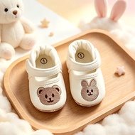 Babybaby's small single shoes have a comfortable design, while baby baby's walking shoes are simple