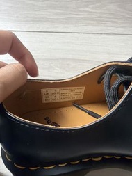 Dr. Martens 黑色皮鞋