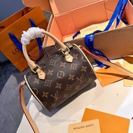 H I G Q U A L T Y * v b e g Color-changing Leather p Gift Box Packaging 
 New S d y 6 N a n o Pillow