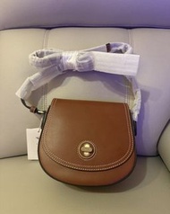 agnes b 2024春夏復古 全牛皮斜背包