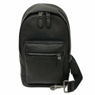 【COACH】素面牛皮前拉鍊男款單肩胸前斜背包(黑)