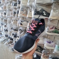 Navy WD slip-on running shoes with laces, size 40.5