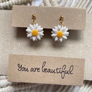 Japanese Clay handmade Earrings / Earrings - Daisy