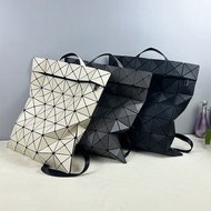 Issey Miyake กระเป๋าคู่สำหรับทั้งหญิงและชายใหม่6X7ตาข่ายพกพาสะพายไหล่เรขาคณิตกระเป๋าผู้หญิงสะพายไหล่