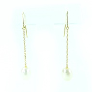 蒂芙尼 (TIFFANY & Co.) 品牌，Tiffany by the Yard 系列，淡水珍珠水滴耳環，AU750 或 18K 750(YG) 金材質，重 2.4 克，成色極佳。女士款。