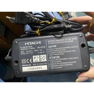 Genuine Used HITACHI DZ-ACS3 VM-ACE5E 8.4v 1.5a camera Charger