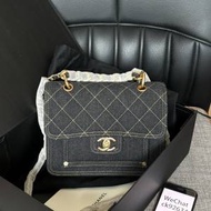 Chanel 牛仔豆腐包
