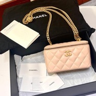 全新CHANEL 長盒子 AP3301 粉紅色羊皮山茶花金扣 VANITY CASE #BRAND NEW #香榭站正品