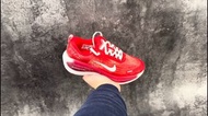 💥現貨💥 限量聯名超夯人氣款 Coca-Cola x Nike ZoomX Invincible Run 3 專業緩震慢跑鞋 | 經典可口可樂紅潑墨設計 | 全掌ZoomX輕量回彈中底 | 透氣親膚工