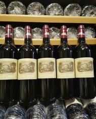 專注回收稀有年份拉菲Lafite：1982年、1986年、1990年等。市場行情每日更新，提供最具競爭力的回收價格，歡迎比較！ 82年 Lafite 拉菲價值不菲？讓我們幫您鑑定真偽並高價回收！專業團