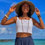 女士白色波西米亞鉤針編織背心。夏季手工針織短上衣。