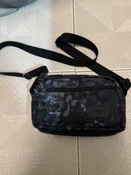 Gregory 黑花斜挎包