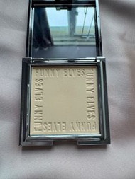 Funny elves。C0 方里柔焦遮瑕蜜粉餅