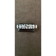 六眼新天珠 6 Eyed New Dzi (long dzi)