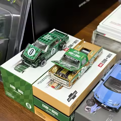 Kaido House + MINIGT Chevrolet Silverado Nissan Skyline 2000GT-R (KPGC10) Cortez V1 Alloy Car Model
