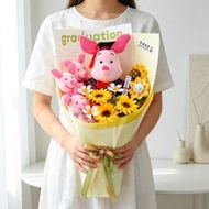 Piglet小猪皮杰公仔畢業花束｜Graduation Flower｜《小熊維尼歷險記 The Many Adventures of Winnie the Pooh》｜維尼豬仔公仔花｜向日葵｜生日禮物