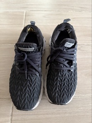 Under Armour HOVR 慢跑鞋