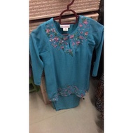 Baju kurung budak biru
