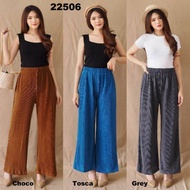 DDC22506 K417 - Monica Kulot Pant, HQ rotating material