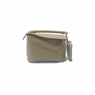 LOEWE 灰色 puzzle mini 肩背包