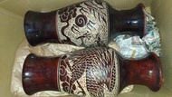 早期台灣大多擺神桌拜神明祖先用的手工燒製鏤刻釉彩龍鳳圖案陶瓷花瓶一對