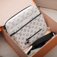 😊 LV Louis Vuitton Trio Messenger white bag
