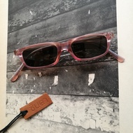 แว่นตากันแดด แว่นตาวินเทจ แว่นเก่าเก็บยุค 90s รุ่น Pink Rare กรอบพลาสติกสีชมพู เลนส์สีดำ ทรงสี่เหลี่