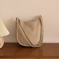 Mate Leather 原創設計 簡約羊皮半圓形 側背 斜背包 米白色