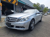 2011年出廠M-Benz E250 Coupe 雙門轎跑車全車無待修處，內裝完整無氧化破損質感精緻，電控系統按鍵操作正常，引擎無滲油運轉安靜，變速箱換檔順暢，冷氣底盤皆正常。有定期保養目前里程數跑1