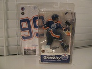 McFarlane Toys NHL Legends Series II Figure: Wayne Gretzky with Blue Edmonton Oilers Jersey (Center)
