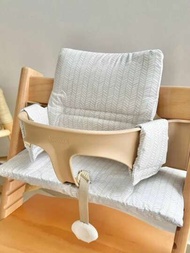 1入組嬰兒高腳椅墊套,包括座墊和靠背墊,適用於stokke Tripp Trapp系列椅子。罩套為中等厚度,帶有彈性帶簡便安裝並拆卸。適用於四季使用和日常清潔,適用於高腳椅和餐椅