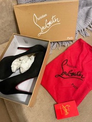 Christian Louboutin紅底高跟鞋