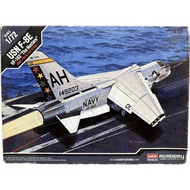 USN F-8E _ VF-162 "The Hunters" Crusader Fighter 1/72 _ ACADEMY Admi _ Fighter Model