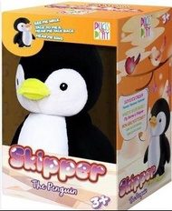 Striders Pugs at Play - Furry Friends Walking Dog 電動發聲散步企鵝 Penguin-黑色