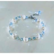 Gelang Mutiara Kulit Kerang-Swarovski. warna Putih dipadu Aquamarine.