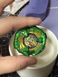 綠色鱷魚上蓋陀螺