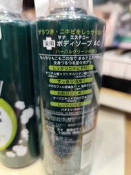 #esteny body soap 300ml
綿密泡泡深層淨膚 還原白滑美肌

1. 擊退痘痘細菌
濃厚泡沫蘊含海泥，水楊酸和葉綠素成分，有效吸附並帶走毛孔內的油脂及污垢，防止細菌滋生，達到深層清潔