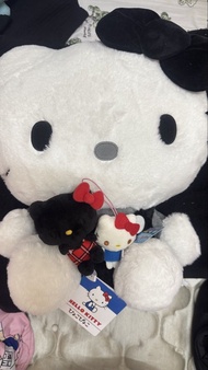 Hello Kitty 大毛公仔連兩個細掛飾