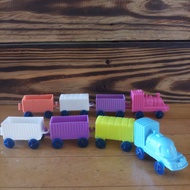 1 small train toy