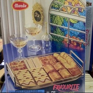 Monde biskuit favorite kaleng 575gr