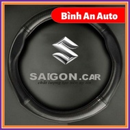 Bọc vô lăng vân cacbon logo SUZUKI
