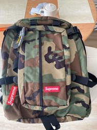 Supreme 迷彩背包