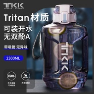 แก้วน้ำกีฬาสำหรับผู้ชาย TKK ความจุขนาดใหญ่ แก้วน้ำ Tritan ทนความร้อนได้ดี มีท่อดื่มและเครื่องหมายการ