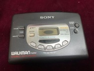 70年代Sony 卡式收音機Walkman （不能操作只作觀賞用途）