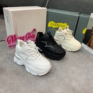 Women's sneakers made of high quality leather with 8-inch padded sole, full box. Breathable women's 
