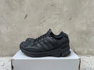 Adidas goretex 防水慢跑登山鞋