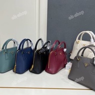 Prada 貝殼包