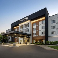 โรงแรม Courtyard Edison Woodbridge - Edison