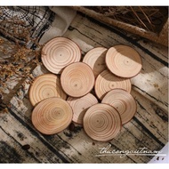 Undecorated wooden circle