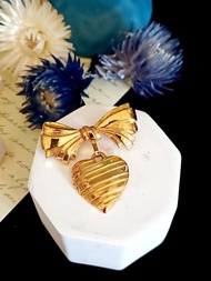 vintage jewelry  AVON 金色心型垂墜領結 別針